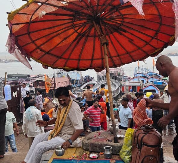 बनारसः रूह से रिश्ता गांठने वाला शहर…!