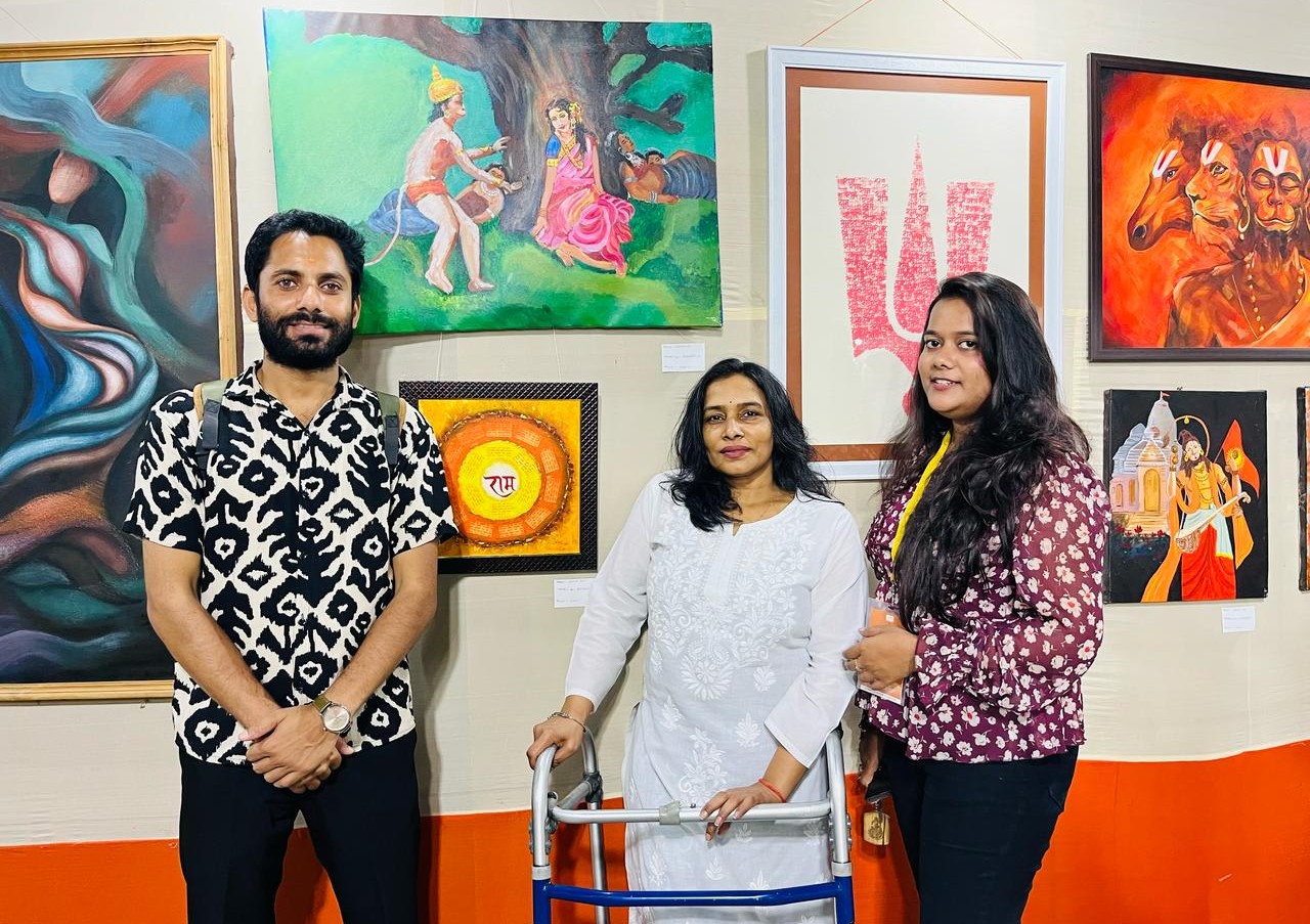जहां रंग बोलते हैं भक्ति की भाषा, वहां पूनम राय के चित्रों में उतरती है संकट मोचन की चेतना