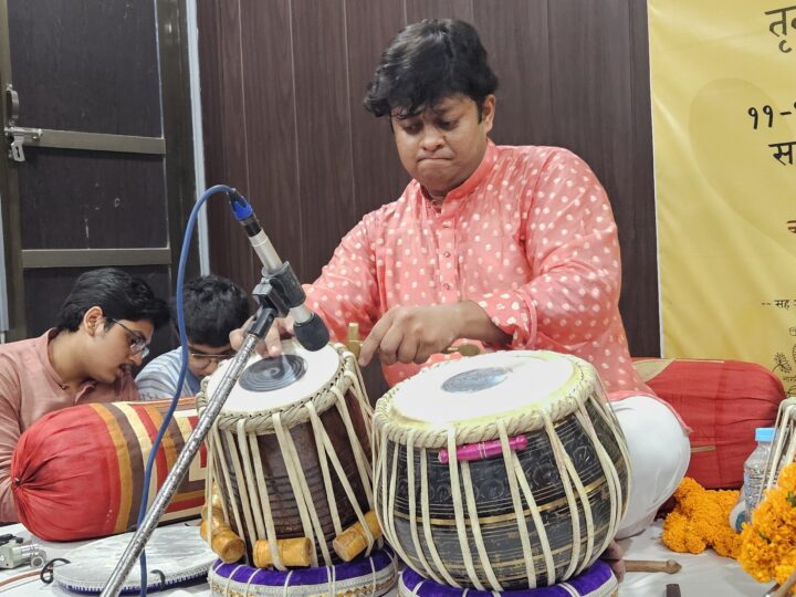 सुरों और शब्दों के संगम से सजी शाम, जहां गुरुओं की परंपरा और साधना ने बांधा श्रोताओं का मन