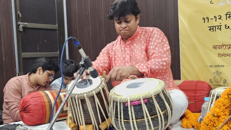 सुरों और शब्दों के संगम से सजी शाम, जहां गुरुओं की परंपरा और साधना ने बांधा श्रोताओं का मन