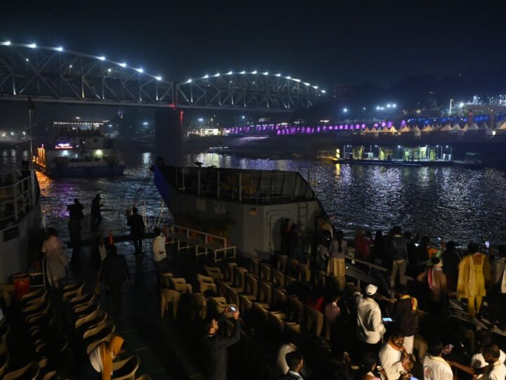 “कान का कच्चा” शहर है बनारस