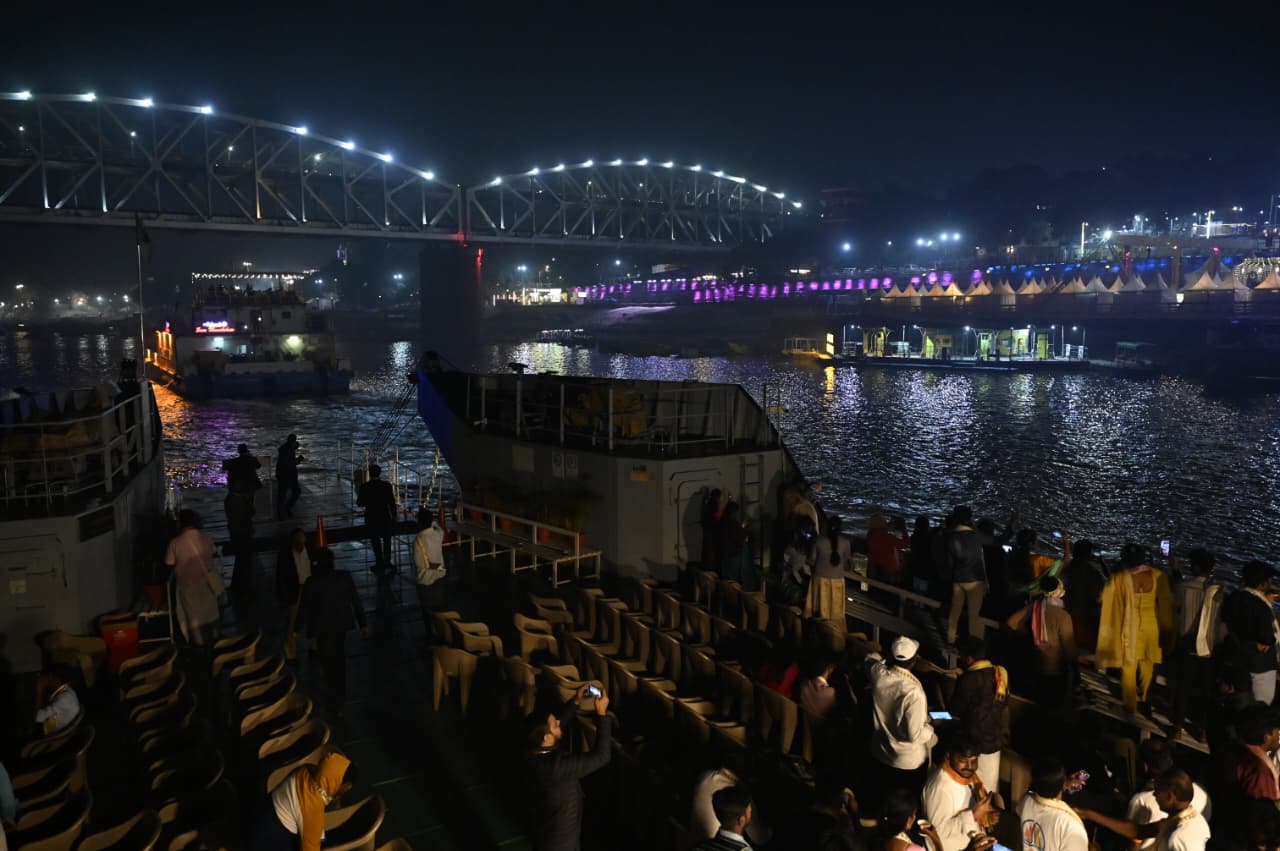 “कान का कच्चा” शहर है बनारस