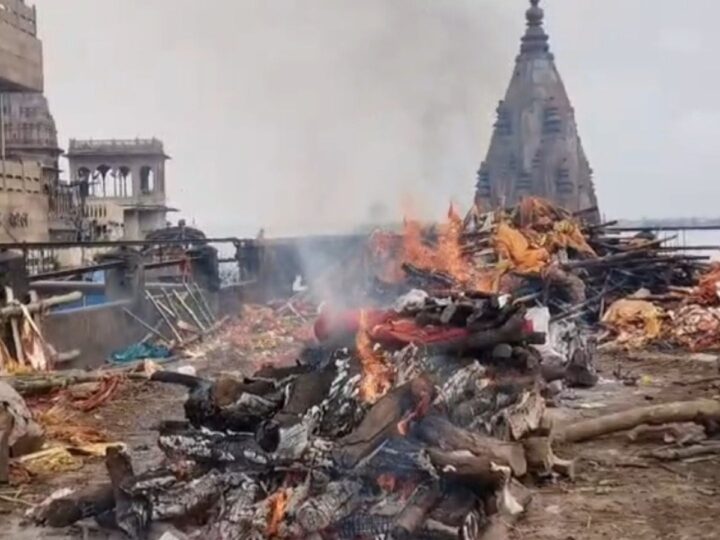 बनारस की कई परतें : बाहर का शहर, भीतर का जीवन