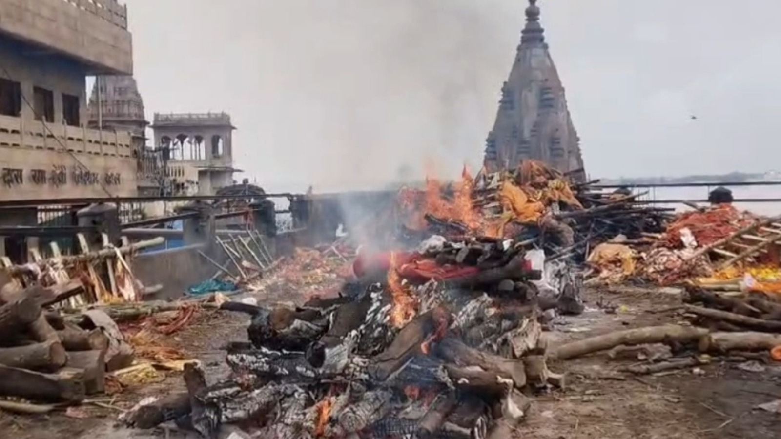 बनारस की कई परतें : बाहर का शहर, भीतर का जीवन
